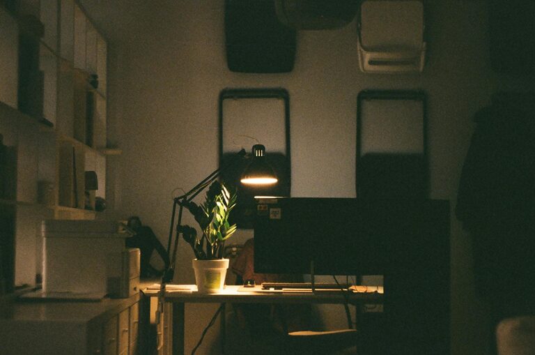 Simple Ways to Personalize Your Workspace for Better Productivity